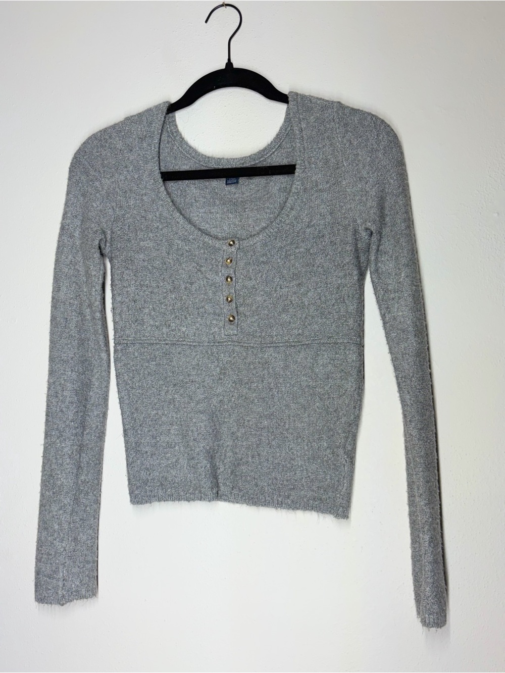 American Eagle Outfitters Heather Gray Long-Sleeve Scoop Henley